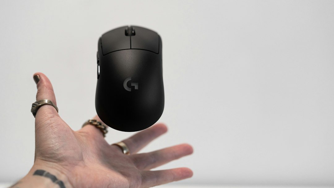 World Record for Clicks per Second: How Fast Can You Click? - person performing drag click on mouse